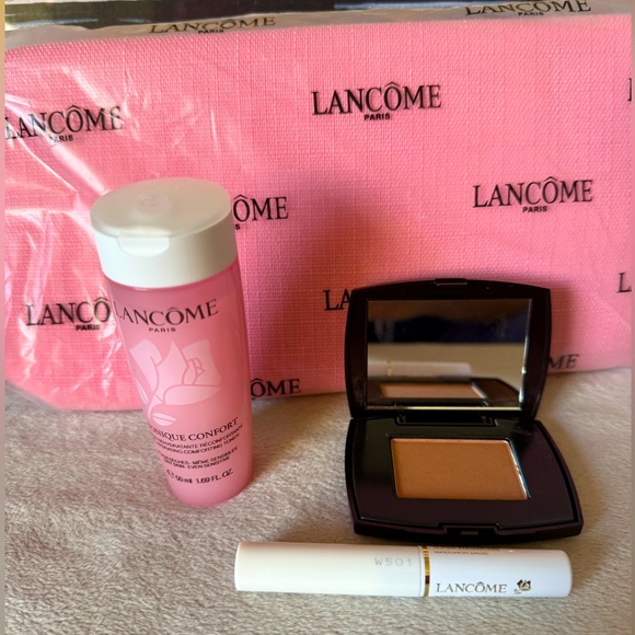 New Lancome Cosmetic Make Up Set & Pink
Cosmetic Bag - Picture 8 of 14